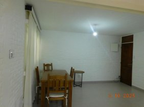 ALQUILO APTO. Planta baja de complejo próximo al centro. 2 dorm. Muy bien .