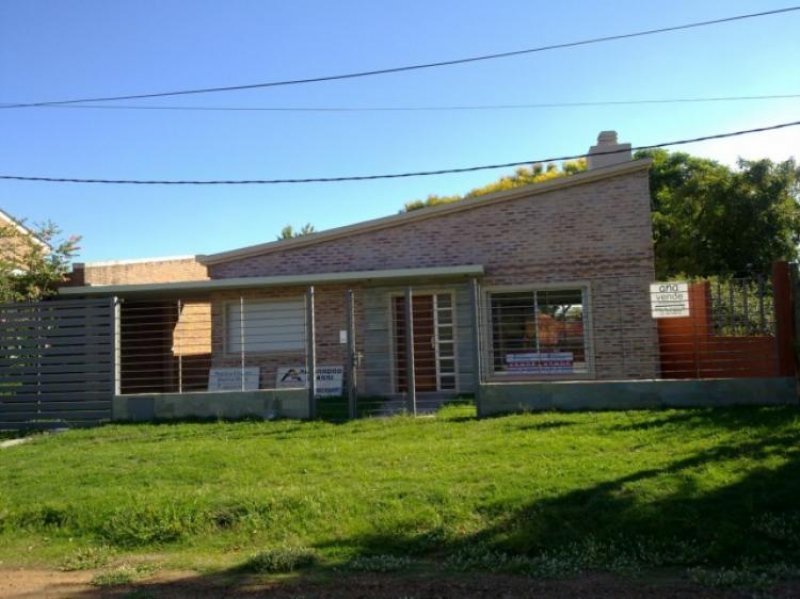 Foto Casa en Venta en Costanera Sur, Salto, Salto - U$D 170.000 - CAV2705 - BienesOnLine